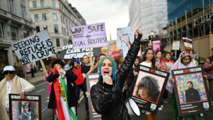Protesters demonstrate UK plan to halt Channel crossings