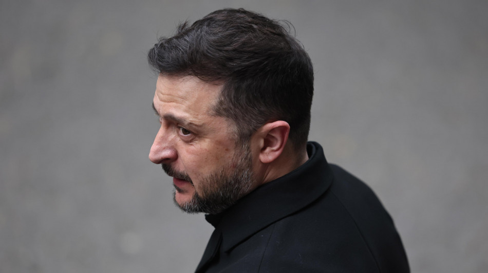 Zelensky, 'serve vertice coi leader di Europa-Russia-Usa per la tregua'