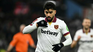 Rom&aacute;rio pede indiciamento de tio de Paquet&aacute; em relat&oacute;rio da CPI das apostas