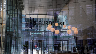 Borsa: Milano in rialzo con la spinta del risiko bancario, in luce Stm