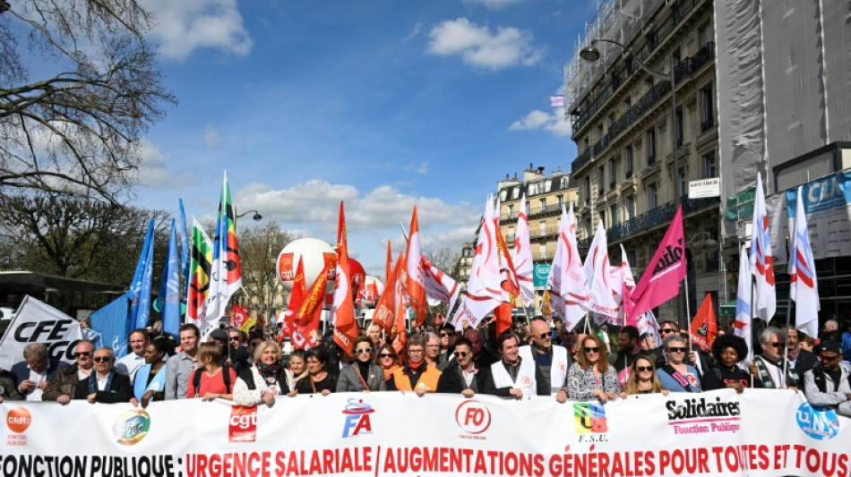 Gr&egrave;ves et mobilisations dans la fonction publique, en pleine chute du gouvernement