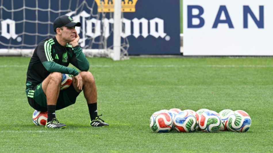Rafa M&aacute;rquez far&aacute; estreia como t&eacute;cnico do M&eacute;xico em amistosos contra Col&ocirc;mbia, Peru e Chile