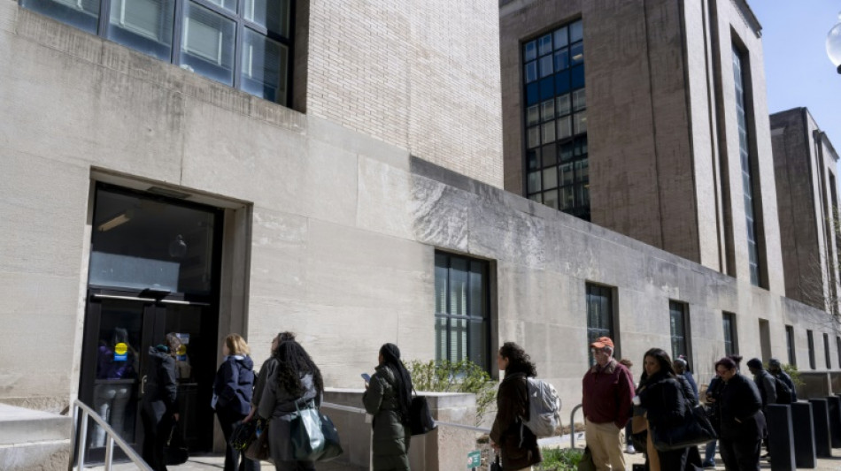 Departamento de Saúde dos EUA inicia demissão de 10 mil trabalhadores