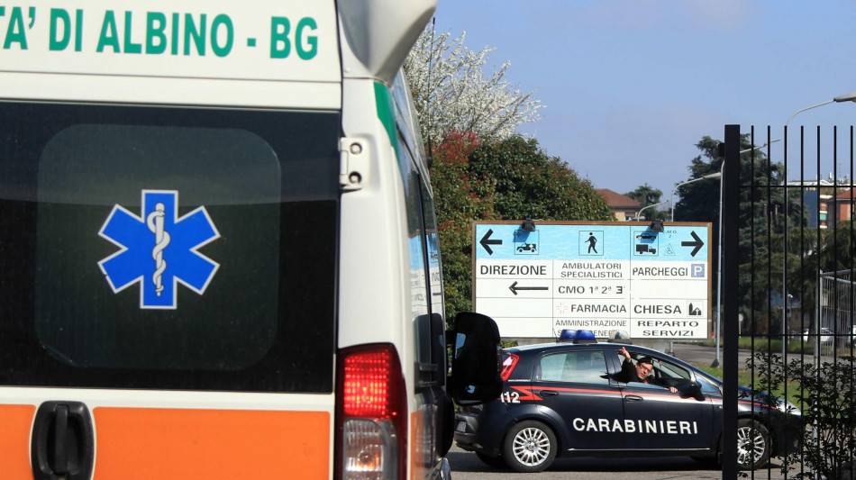 ++ Accoltellata nel parcheggio di un supermarket, &egrave; grave ++