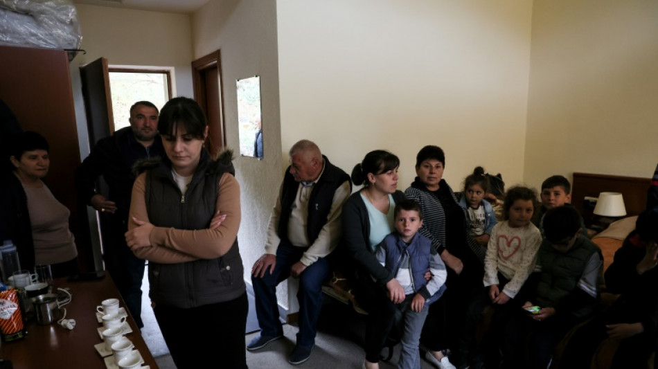 Refugiados de Nagorno-Karabakh se abrigam em esta&ccedil;&atilde;o de esqui na Arm&ecirc;nia