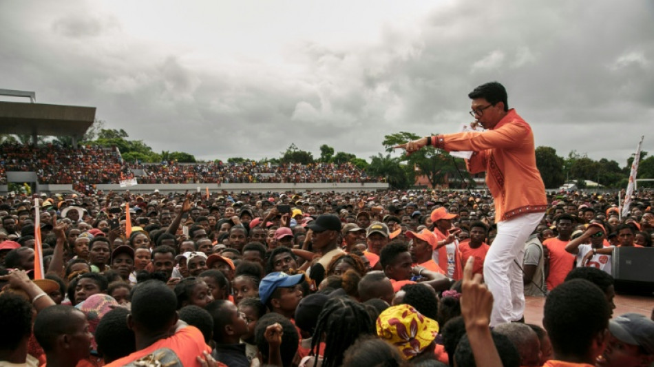 Novo dirigente militar de Madagascar nega ter dado um 'golpe de Estado'
