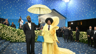 Stars bei Met-Gala in New York präsentieren sich in schwarzem Dandy-Stil