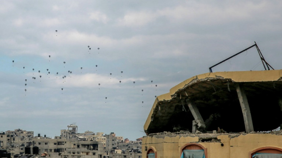 Avan&ccedil;am preparativos para entrega de ajuda por mar &agrave; Gaza, que segue sendo bombardeada