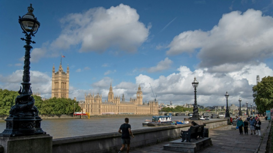 UK spy agency warns MPs over Chinese 'headhunters'