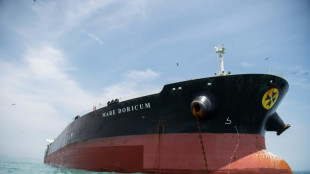 Buque implicado en derrame en Per&uacute; permanece fondeado a seis millas de la costa