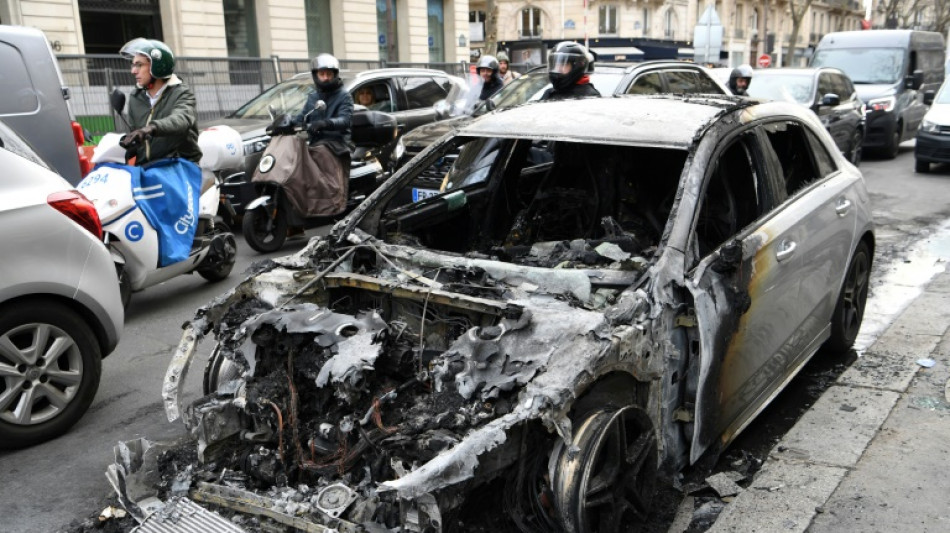 M&aacute;s de 300 personas detenidas en Francia por las protestas contra la reforma de las pensiones