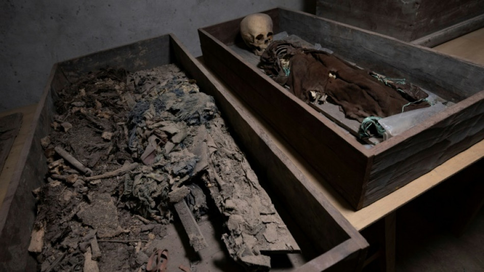 Encuentran cripta subterr&aacute;nea con 14 entierros en iglesia colonial de Per&uacute; 