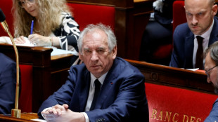 Premiê francês se defende em comissão para explicar o que sabia sobre violência em  escola católica