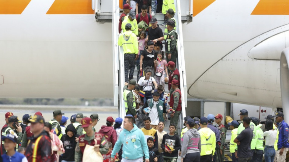 Le Venezuela ram&egrave;ne des migrants du Mexique, Washington exige la reprise de vols de rapatriement
