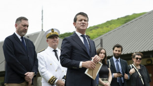 Manuel Valls chahut&eacute; au d&eacute;but de sa visite en Nouvelle-Cal&eacute;donie