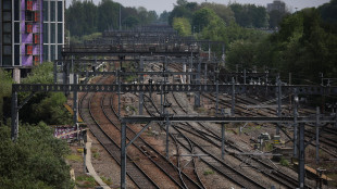 Scontro tra due treni a nord di Londra, 'morto un macchinista'