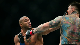 MMA: le combat entre Gane et Aspinall arrêté au 1er round, le Britannique conserve sa ceinture