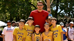 Luka Doncic inicia em Roma carreira como propriet&aacute;rio de clube de basquete