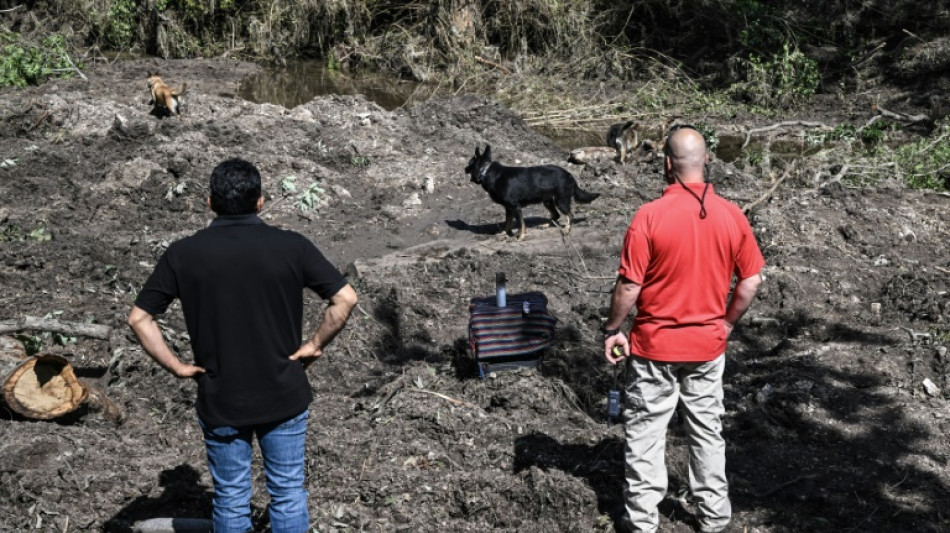Familiares buscam avó desaparecida após inundações no Texas