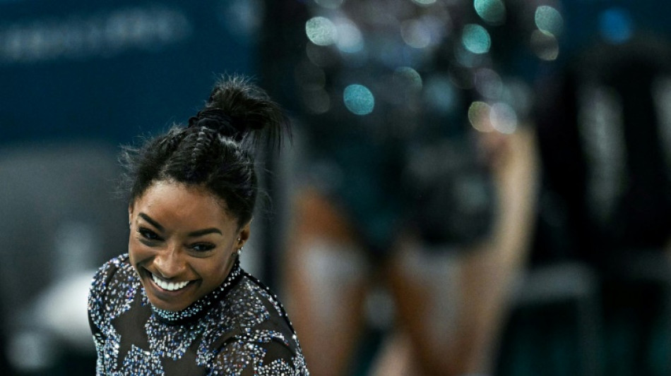 Simone Biles brilla en su debut en Par&iacute;s-2024, a pesar de un susto en la pierna