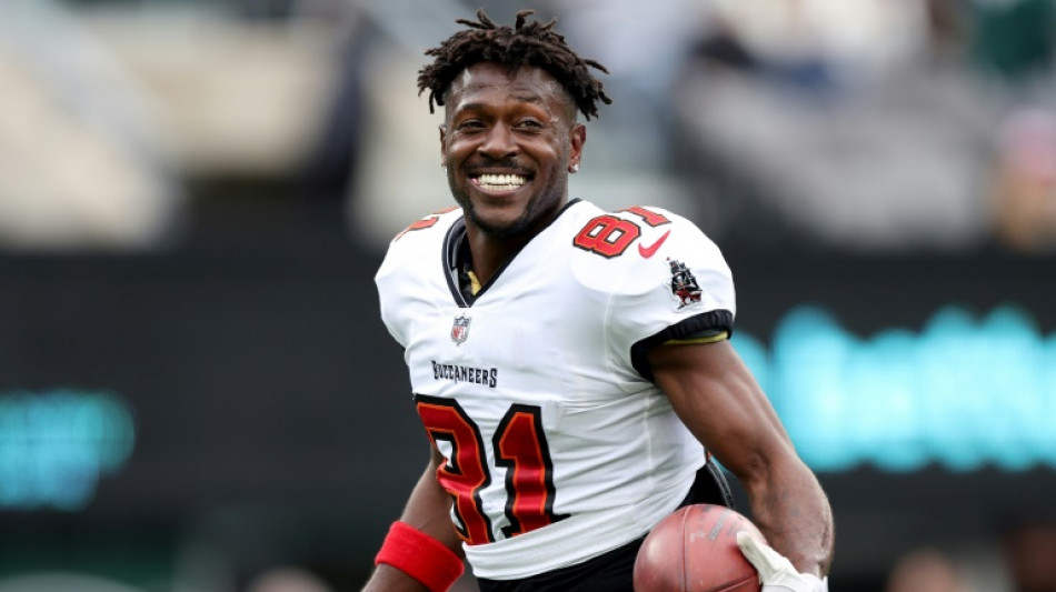 Former NFL star Brown wanted for attempted murder: police
