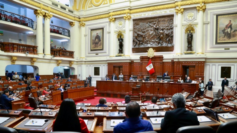 Congresso do Peru destitui ministro ap&oacute;s assassinato de cantor