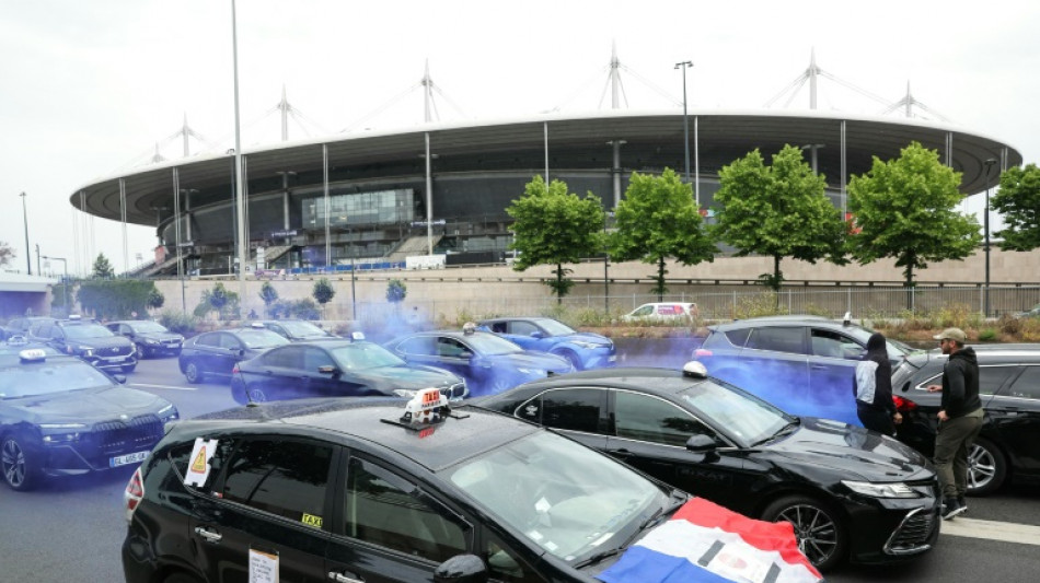 Les taxis manifestent &agrave; Paris et Pau pour un quatri&egrave;me jour de mobilisation