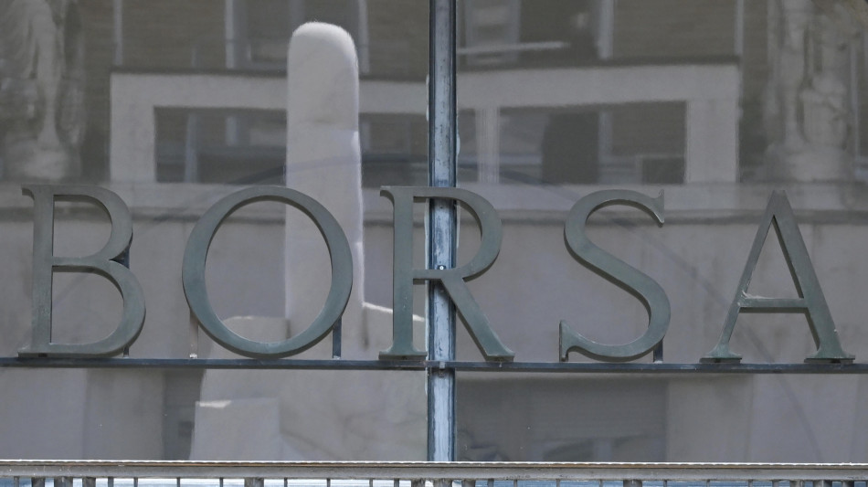 Borsa: Milano chiude in calo (-0,8%), Tim tra i peggiori