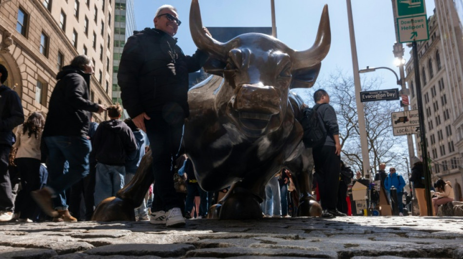 Stocks mostly rise, precious metals slip in quiet Asian trade