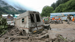 Al menos 60 muertos en inundaciones en India, contin&uacute;an las labores de rescate