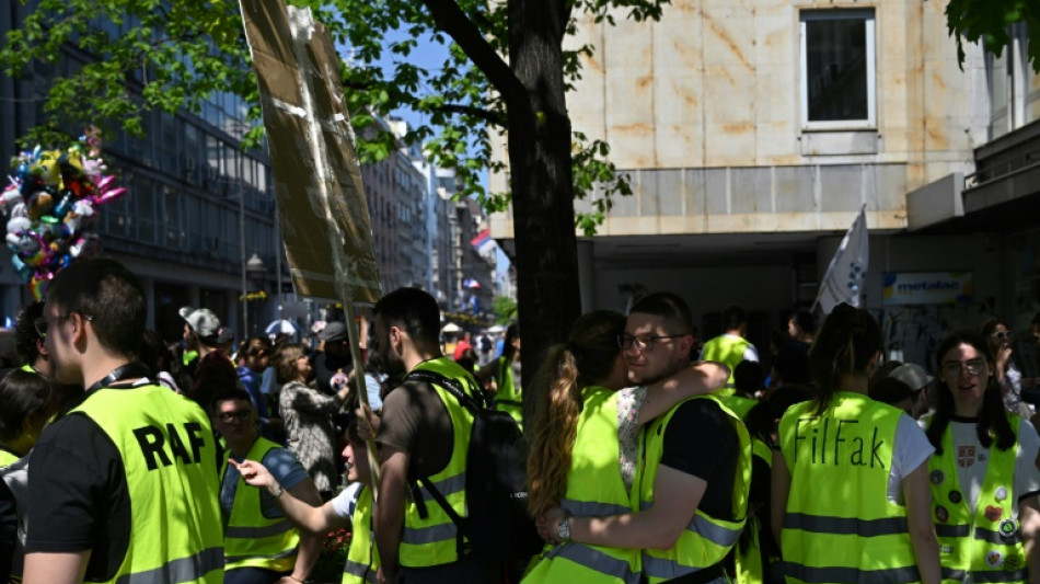Serbien: Erste gemeinsame Gro&szlig;demonstration von Studenten und Gewerkschaften 