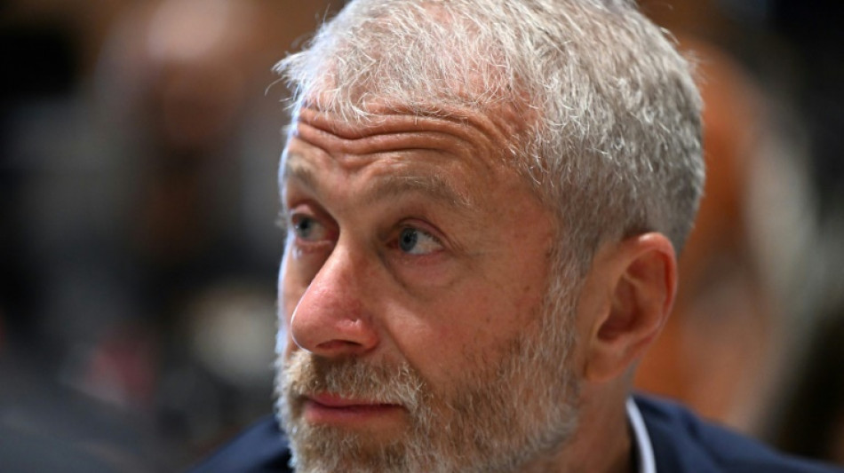 El gobierno brit&aacute;nico amenaza con acciones legales contra Abramovich por el dinero de la venta del Chelsea