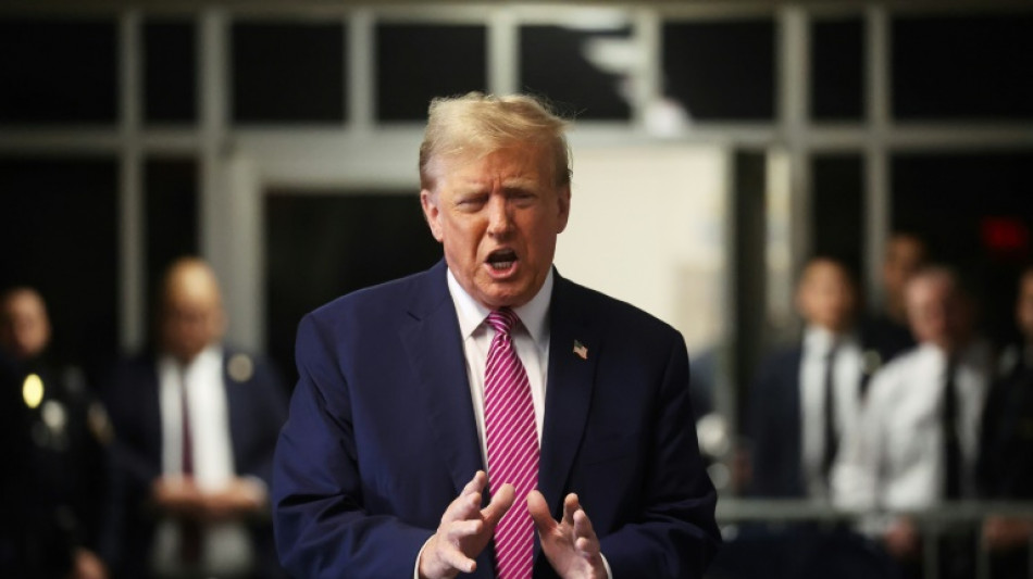 Homem se imola em frente a tribunal dos EUA onde Trump &eacute; julgado