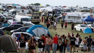 Free party sur un terrain militaire: 20.000 &agrave; 40.000 participants, un obus retrouv&eacute; en bordure du site