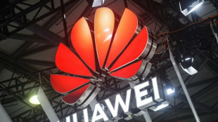 Huawei presenta el primer tel&eacute;fono celular plegable en tres partes
