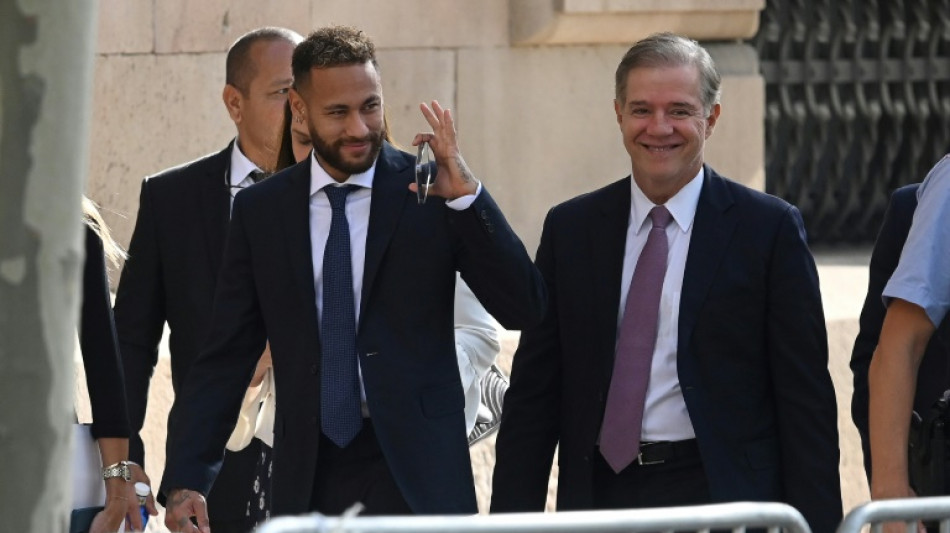 Neymar afirma en su juicio que &eacute;l firmaba los documentos que su padre le dec&iacute;a