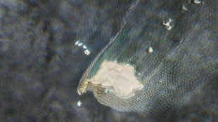 Om&aacute;n toma medidas para contener una marea negra frente a sus costas