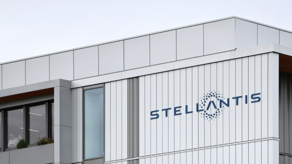 Stellantis commence à redresser ses ventes mais la Bourse s'inquiète de charges à venir
