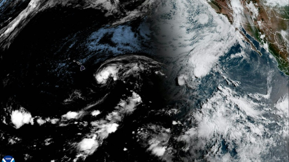 Tropical Storm Lala lashes Hawaii with heavy rain