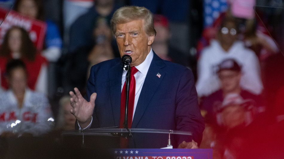 Trump, 'l'Ue pagher&agrave; un prezzo elevato sul commercio'