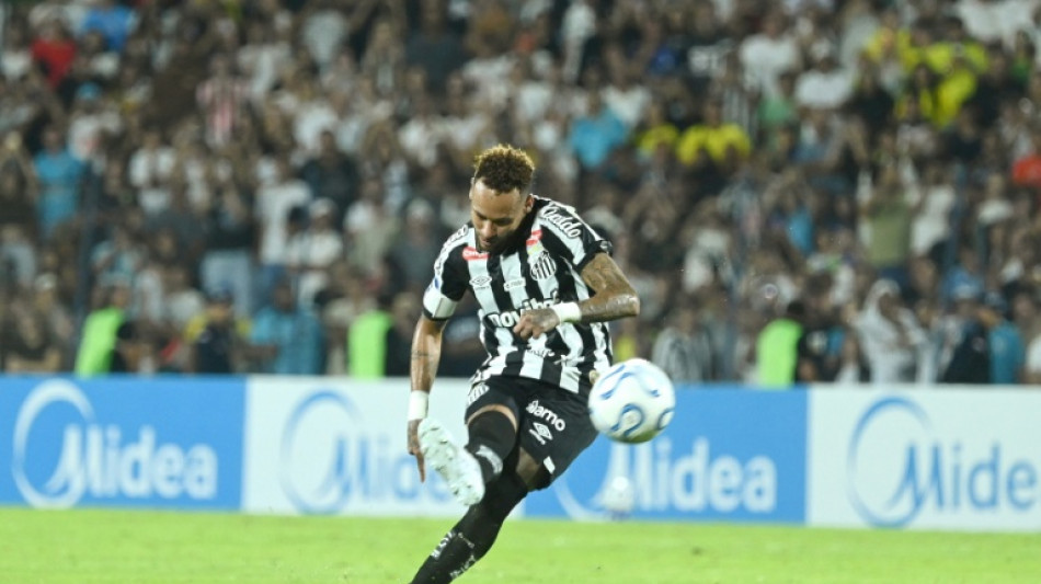 Neymar volta ao Santos ap&oacute;s derrota do Brasil na Copa: Qual &eacute; o seu futuro?