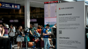 Canada moves to halt strike as hundreds of flights grounded