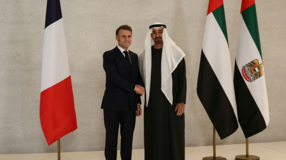 Macron zu Weihnachtsfeier mit franz&ouml;sischen Truppen in den Emiraten