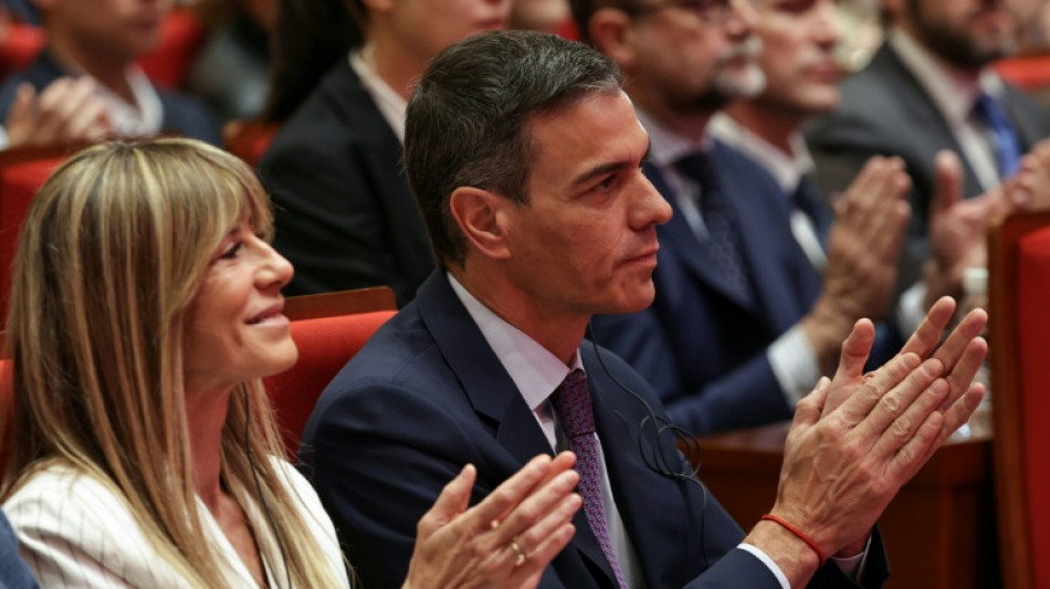 Juez espa&ntilde;ol env&iacute;a a juicio a la mujer de Pedro S&aacute;nchez y le retira el pasaporte