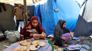 Volunt&aacute;rios movem c&eacute;us e terras para assar p&atilde;o em Gaza