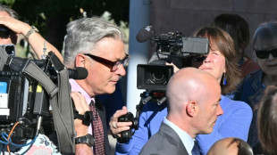 Alec Baldwin viol&oacute; "reglas fundamentales" de seguridad en el set, afirma Fiscal&iacute;a