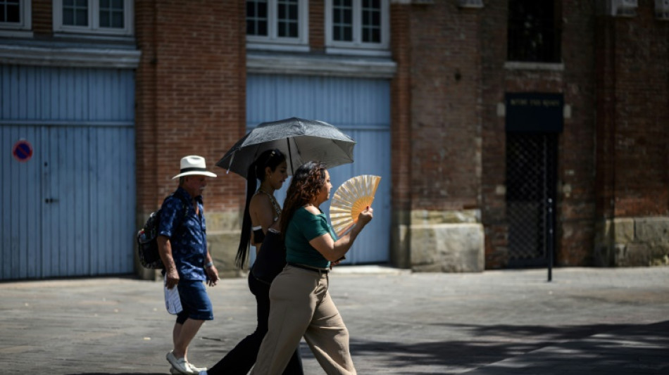 Canicule: la France &eacute;touffe, 14 d&eacute;partements en alerte maximale