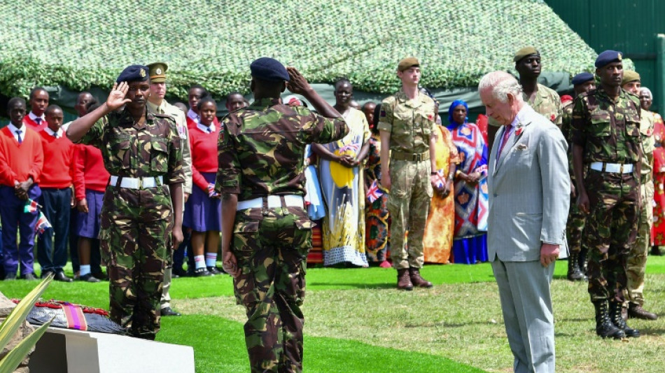 Charles III continua visita ao Qu&ecirc;nia ap&oacute;s condenar abusos coloniais