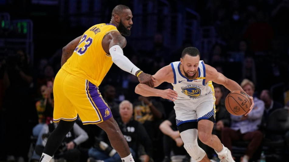 NBA: Steph Curry domine LeBron James dans le classique californien Warriors-Lakers