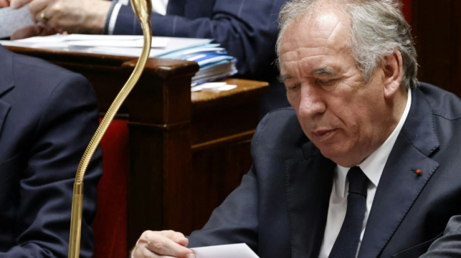 Elections l&eacute;gislatives &agrave; la proportionnelle: Bayrou consulte, Le Pen pr&ecirc;te &agrave; bouger